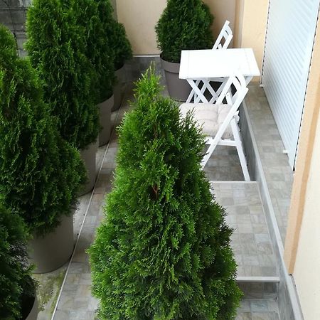 M4U Apartments Ni Екстериор снимка